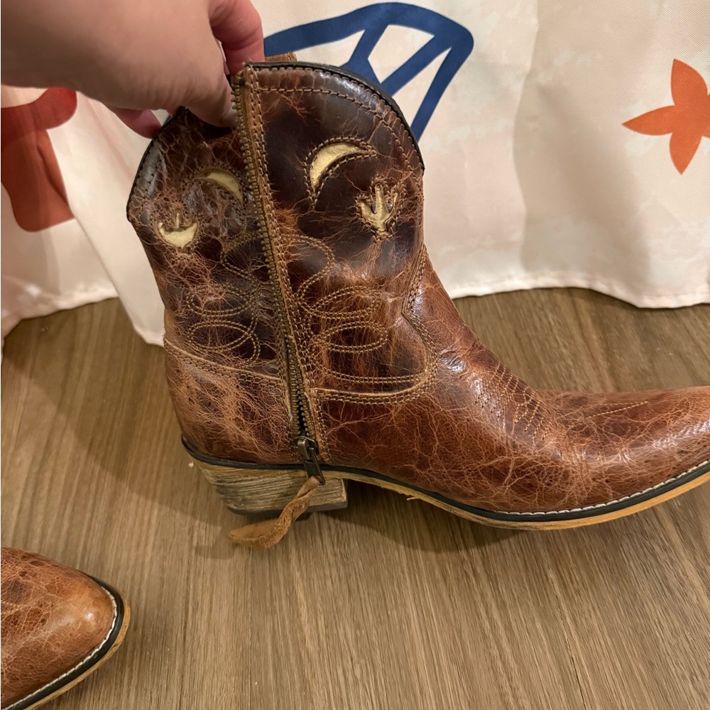 Dingo cowboy boots (women’s size 8M) - Picture 3 of 6